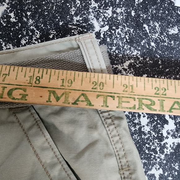 Levi's Men's Sz 40 X 12 (MEASURED) Heavy Cotton Beige Cargo Shorts - Picture 8 of 10